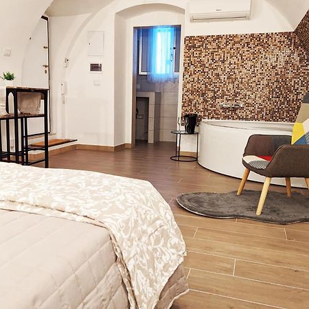 Dama Suite Love & Private Jacuzzi Бари Экстерьер фото